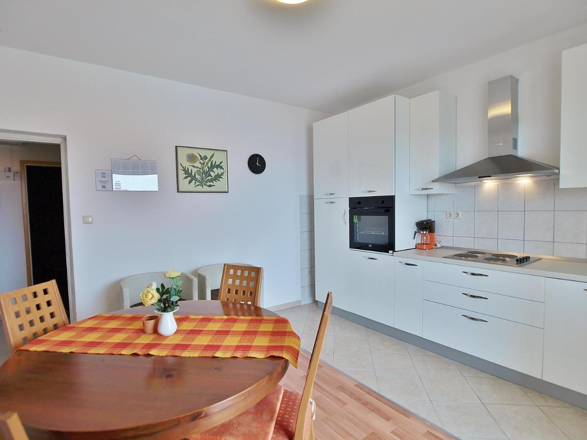 Apartments Biserka Rab Town Bagian luar foto