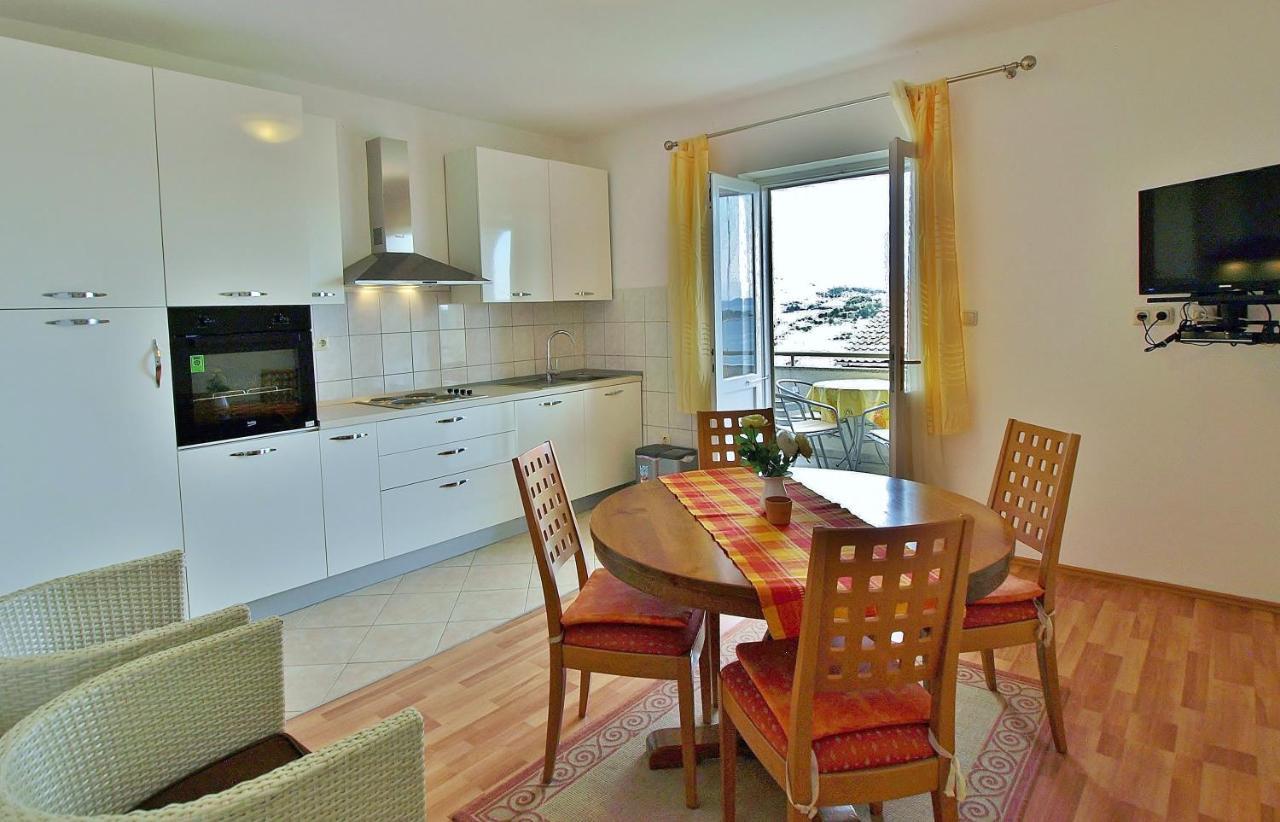 Apartments Biserka Rab Town Bagian luar foto
