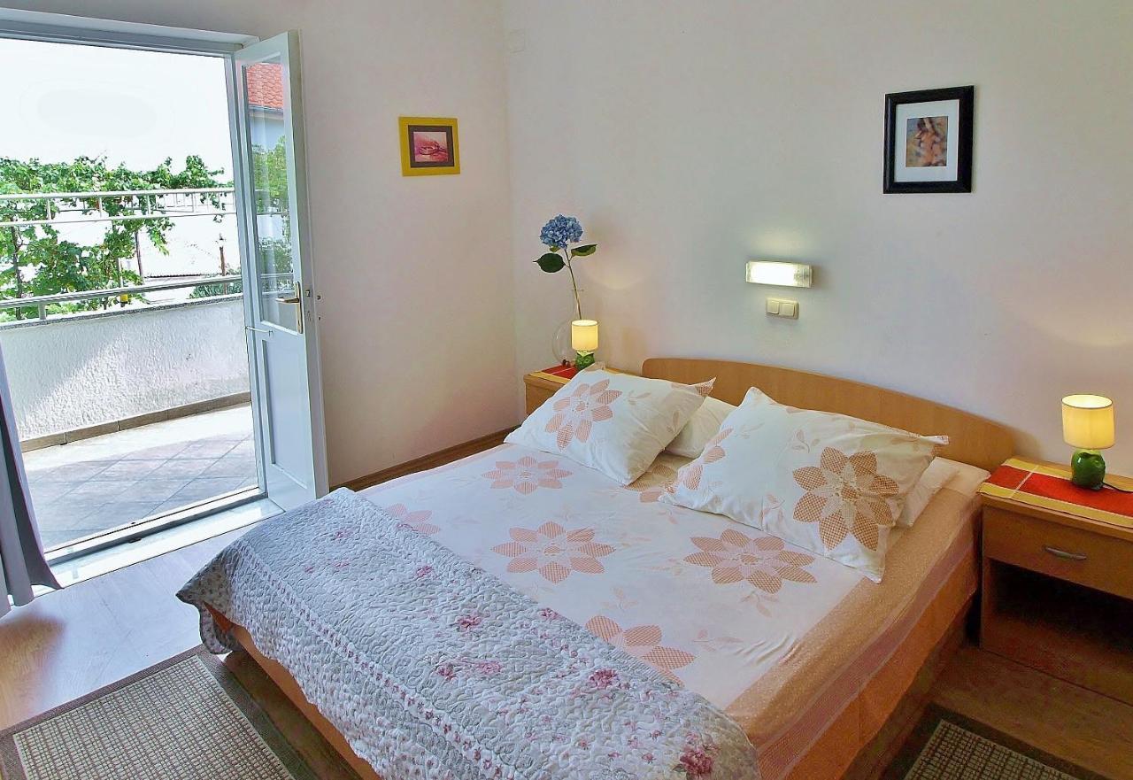Apartments Biserka Rab Town Bagian luar foto