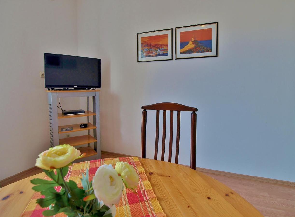 Apartments Biserka Rab Town Bagian luar foto