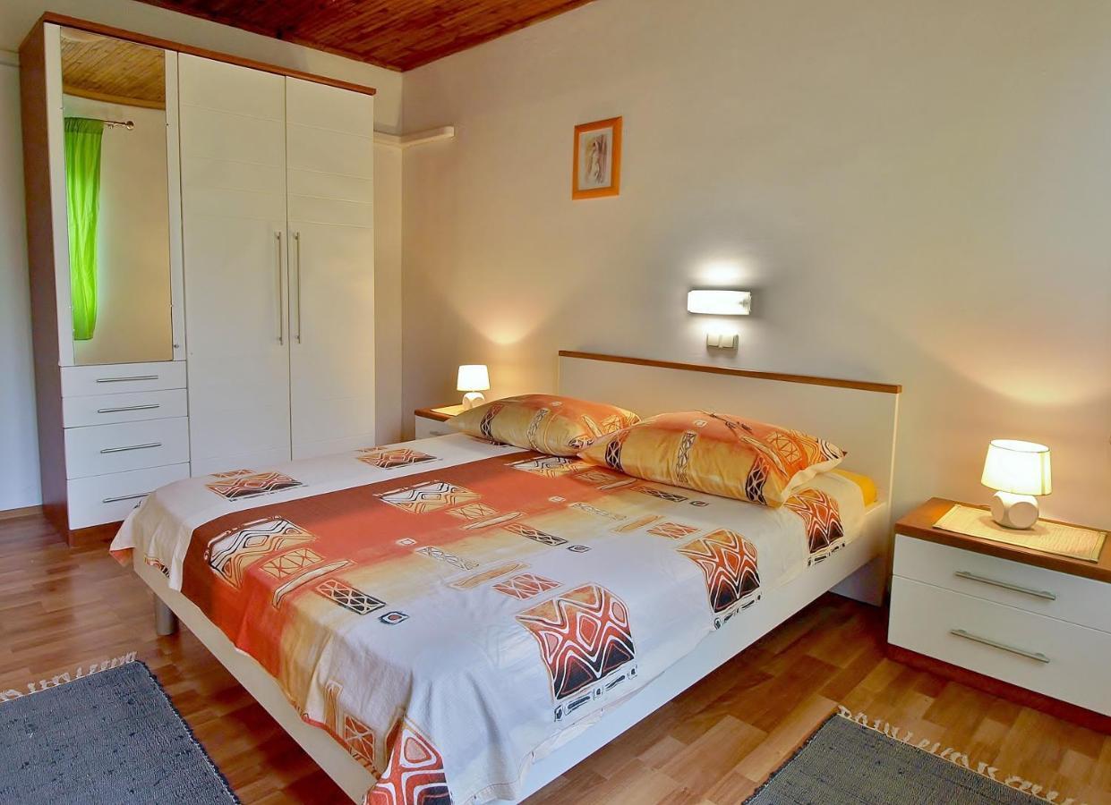 Apartments Biserka Rab Town Bagian luar foto