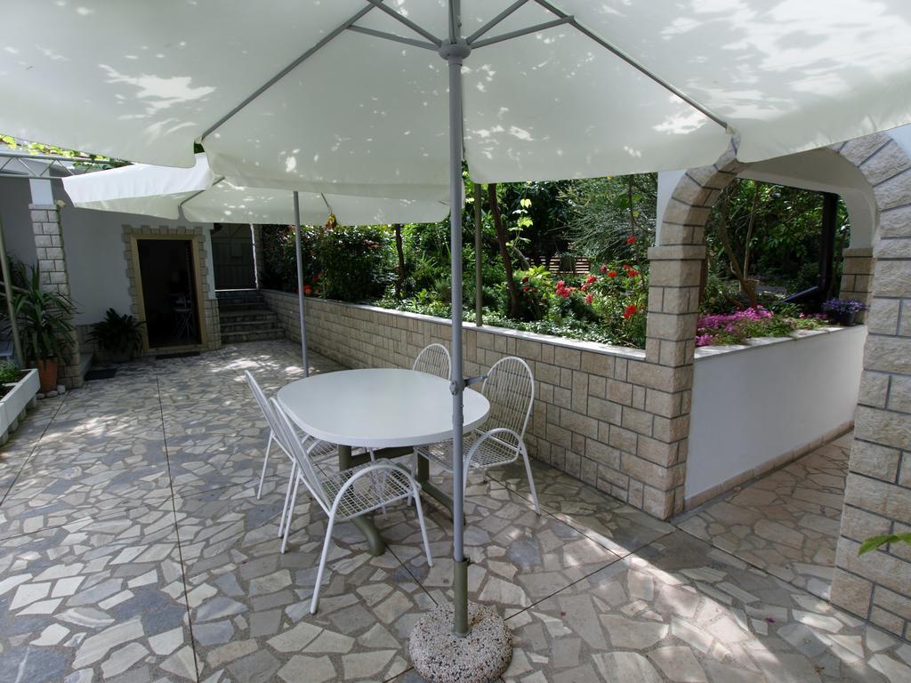 Apartments Biserka Rab Town Bagian luar foto